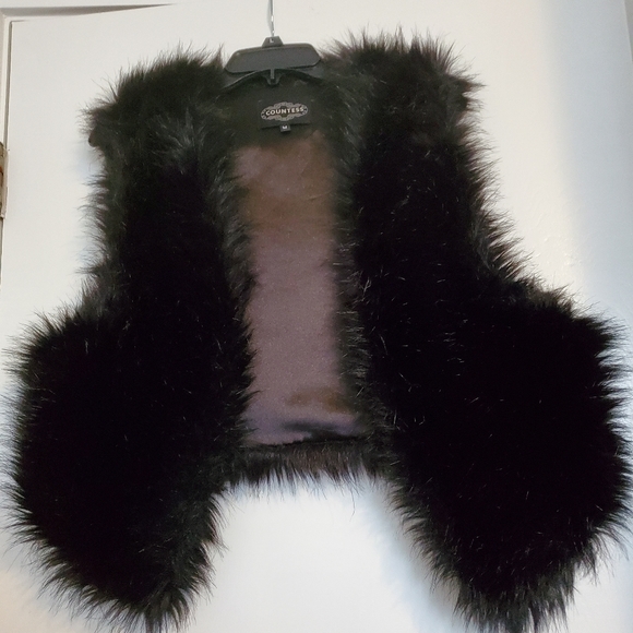 Black faux fur vest. - Picture 1 of 3